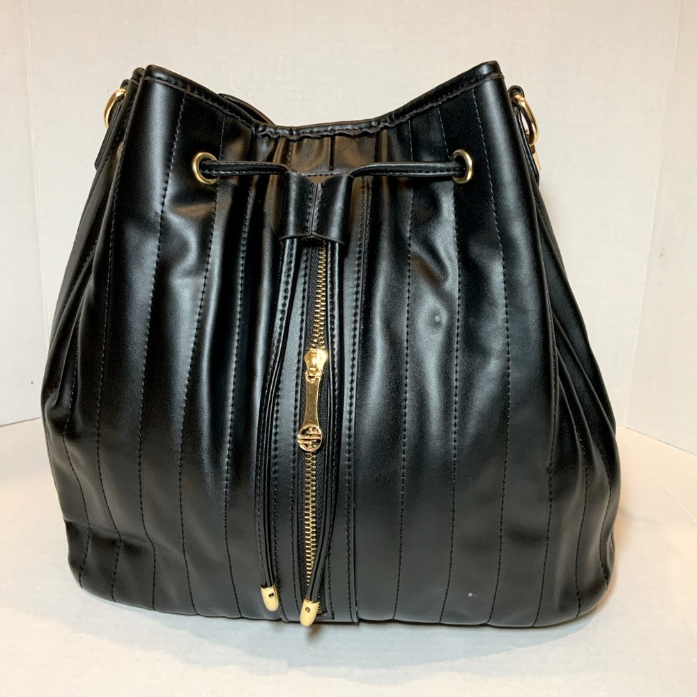 Segolene en cuir quilted black bucket bag